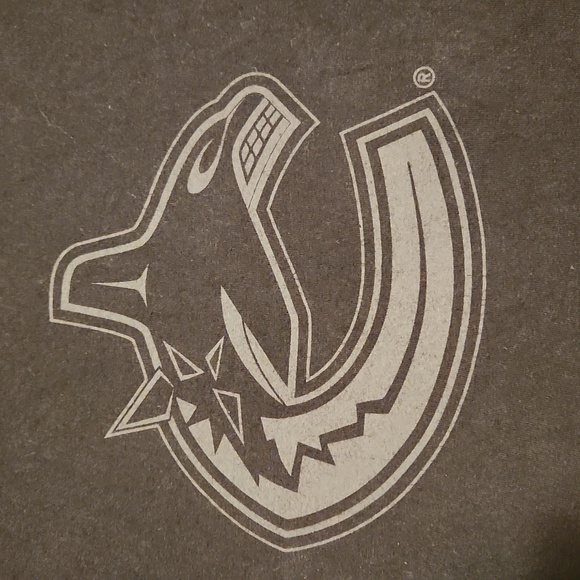Mens NHL Canucks t-shirt, size M - Picture 4 of 7